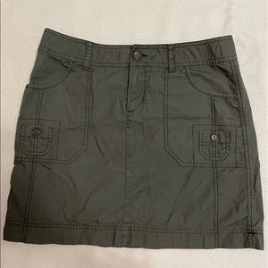Caslon green/grey cargo skirt (size 6)